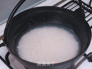 人气腊味料理【广式腊味煲仔饭】的做法步骤：3