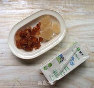 桃胶炖牛奶的做法步骤：1