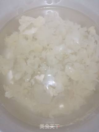 紫薯枸杞银耳汤的做法步骤：2