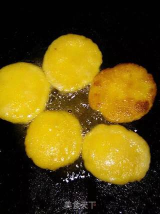 煎南瓜饼的做法步骤：3