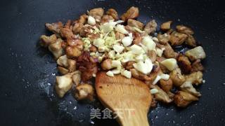 青椒木耳炒鸡肉的做法步骤：7