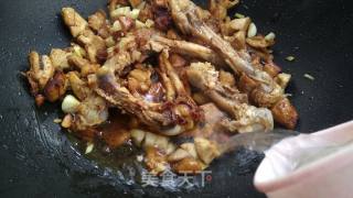 青椒木耳炒鸡肉的做法步骤：9