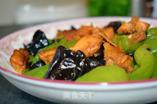 青椒木耳炒鸡肉的做法步骤：14