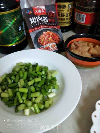 酱爆鸡丁的做法步骤：1