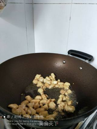 酱爆鸡丁的做法步骤：2