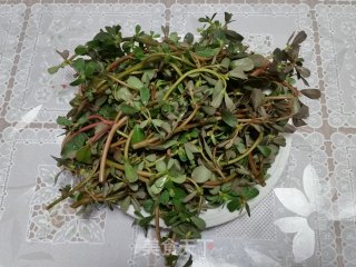 马齿苋拌皮蛋的做法步骤：1