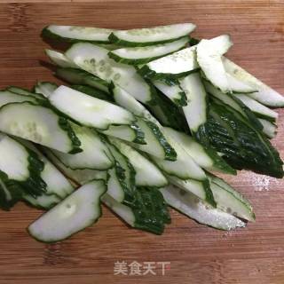 韭菜拌黄瓜的做法步骤：3