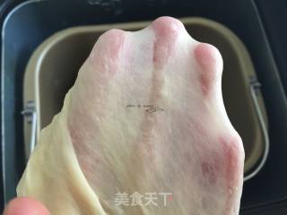 米奇沙拉鱼肠包的做法步骤：4