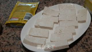 三文鱼豆腐煲的做法步骤：3
