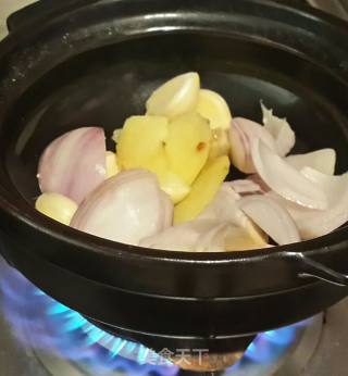 三文鱼豆腐煲的做法步骤：5