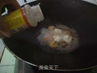 冬菇肠丸面的做法步骤：4