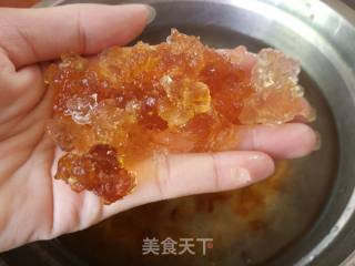 桃胶皂角米莲子银耳羹的做法步骤：1