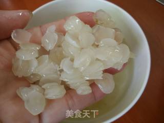 桃胶皂角米莲子银耳羹的做法步骤：2