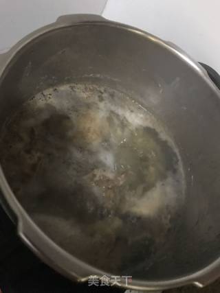 老鸭松茸汤的做法步骤：2