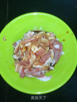 家常小炒肉的做法步骤：2