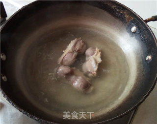 鸭肫炒土豆青椒的做法步骤：4
