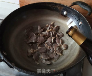 鸭肫炒土豆青椒的做法步骤：6