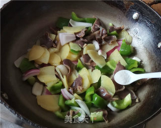 鸭肫炒土豆青椒的做法步骤：9