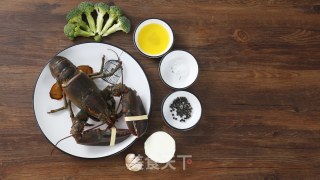 黄油焗波士顿龙虾的做法步骤：1