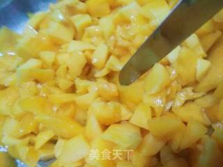 黄桃糕的做法步骤：1