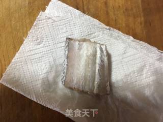 炸带鱼的做法步骤：3