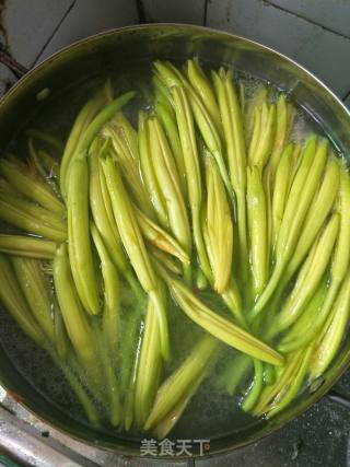 黄花菜肉丸汤的做法步骤：6