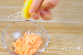 三文鱼蔬菜丁的做法步骤：2