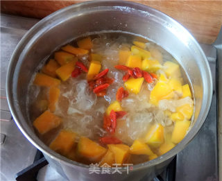 南瓜莲子银耳羹的做法步骤：6