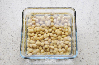 蓝莓香蕉燕麦豆乳的做法步骤：2