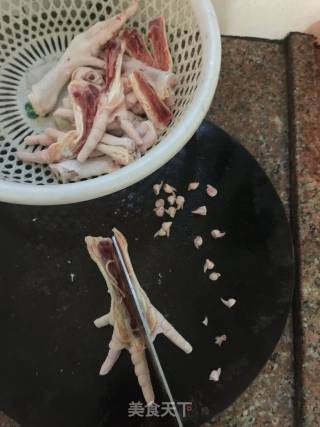 混酱木耳凉拌鸡脚鸡翼尖的做法步骤：1