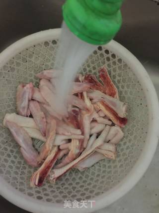 混酱木耳凉拌鸡脚鸡翼尖的做法步骤：2