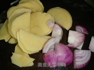 洋葱土豆片的做法步骤：2