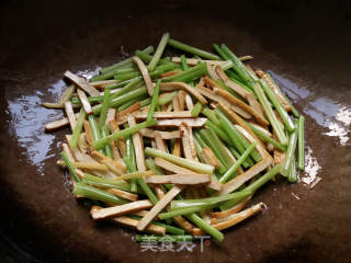 香干芹菜炒肉丝的做法步骤：5