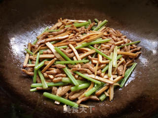 香干芹菜炒肉丝的做法步骤：7