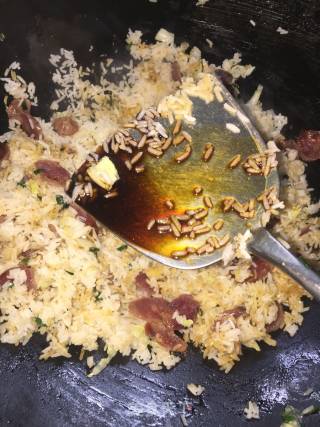 腊肠娃娃菜蛋炒饭的做法步骤：7