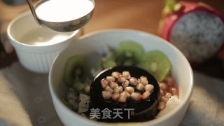 【小森妈妈菜谱】新吃法-夏日鲜果龟苓膏的做法步骤：8