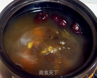 桃胶百合红枣汤的做法步骤：5