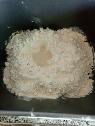 蜂蜜芝麻小面包的做法步骤：1