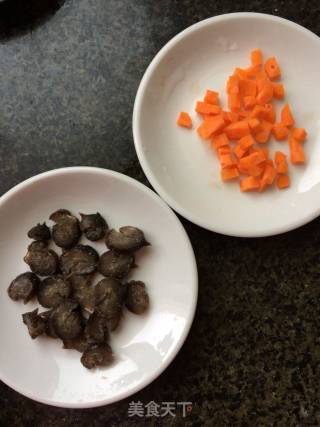 海参虾皮补钙粥的做法步骤：2
