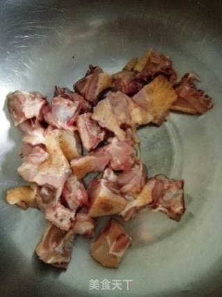 干锅特色鸡的做法步骤：2