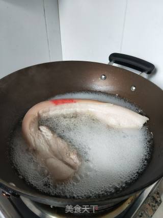 蒜香回锅肉的做法步骤：1