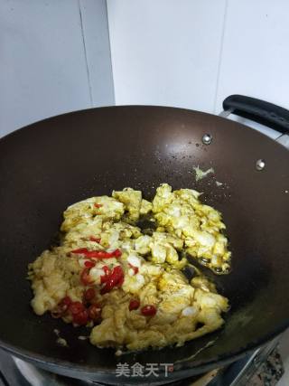 酸豆角炒鸡蛋的做法步骤：3