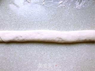 咸蛋黄花卷的做法步骤：7