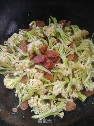 腊肠炒花菜的做法步骤：5
