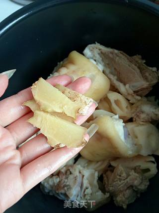 猪蹄莲藕汤的做法步骤：8