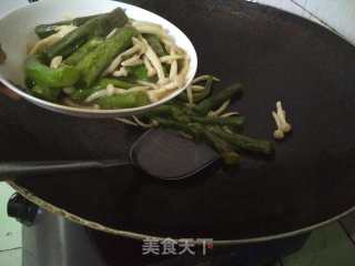 白玉菇炒秋茄的做法步骤：5