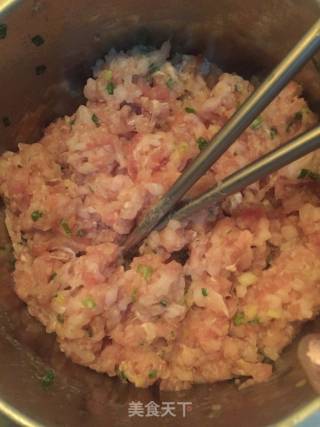 青葱翡翠肉包的做法步骤：1