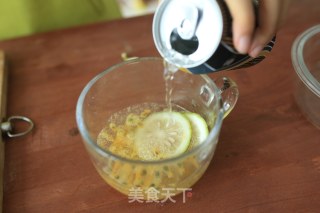【小森妈妈菜谱】百香果蜂蜜苏打水的做法步骤：4