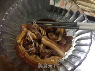 五花肉金针菇卷的做法步骤：1