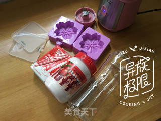草莓味棉花糖冰棍的做法步骤：1